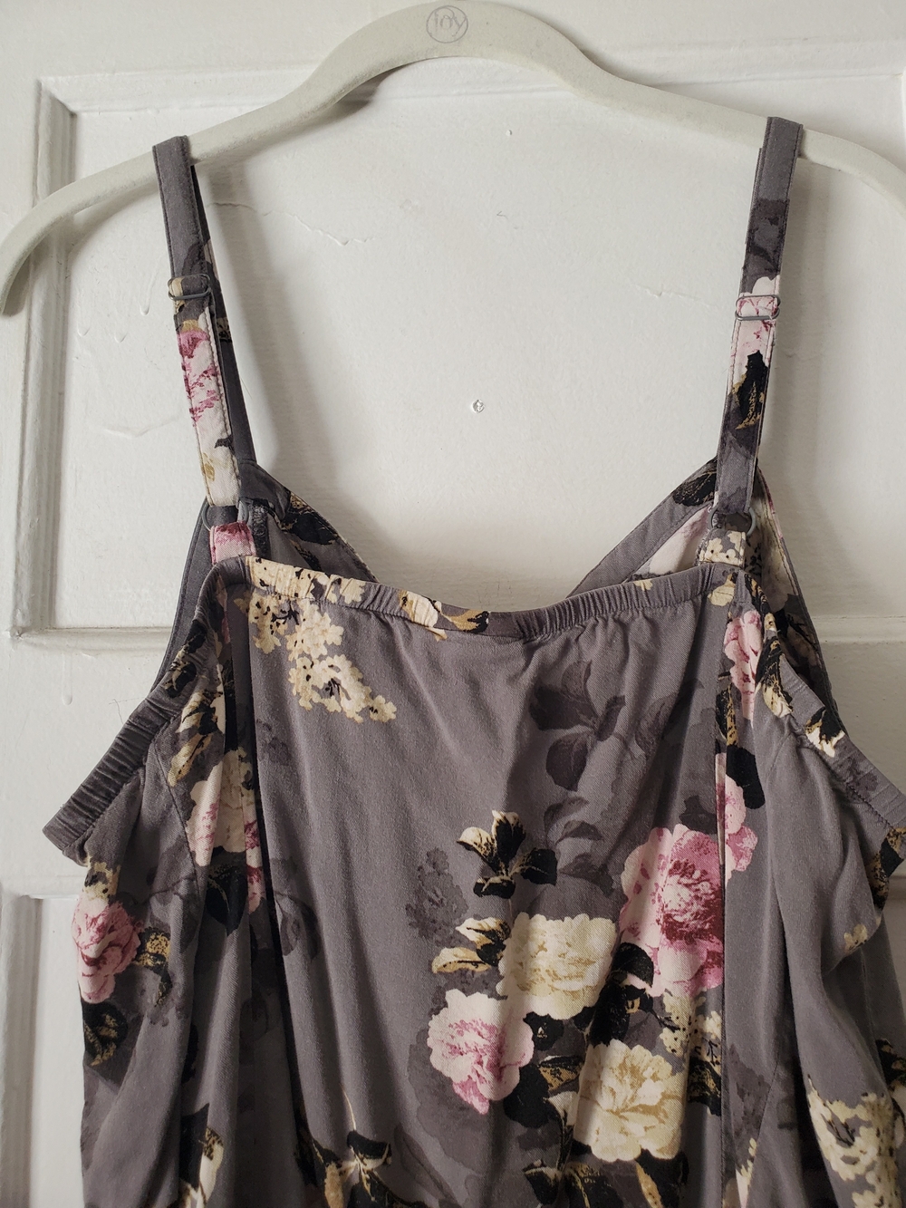 Torrid Gray Floral Cami Top Size 0 - Picture 9 of 9